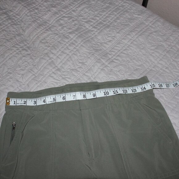 Athleta Tribeca Utility Crop Size 2 - Picture 4 of 9